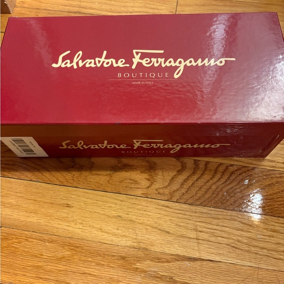 Vintage Ferragamo Pumps 6.5 B Black Gold Hardware Italy - Picture 9 of 10